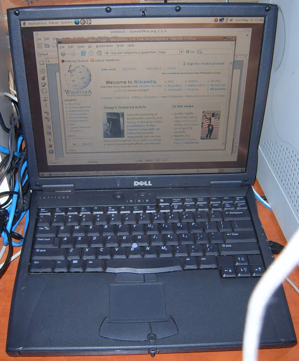 旧版のUbuntu Linuxを実行しているDell Latitudeノートパソコン